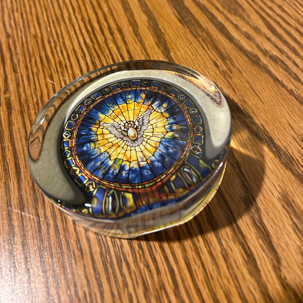 Holy Spirit Glass Paperweight Round Shaped Felt Bottom As Is Up Or Down - Picture 8 of 9
